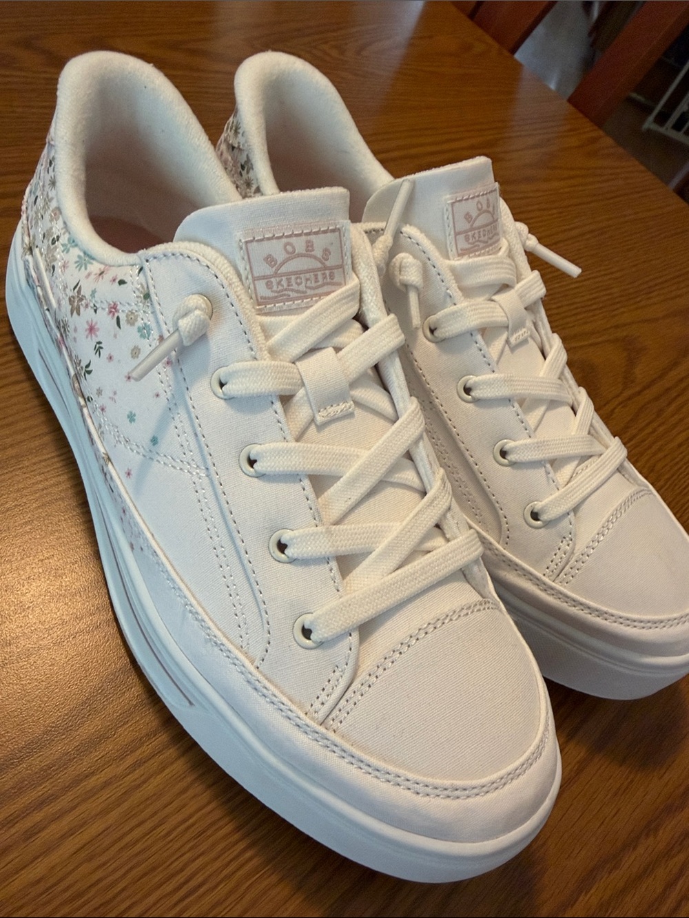 Skechers BOBS Hand Free Slip-Ins Social Floral White Multi Size 10